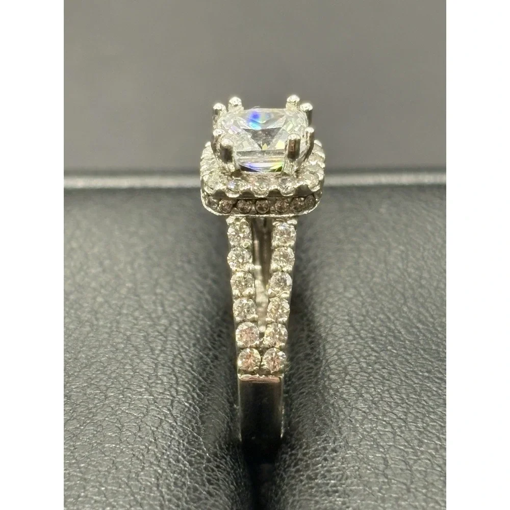 EUC Sterling Silver Cubic Zirconia Halo Ring Size 6 925 H3